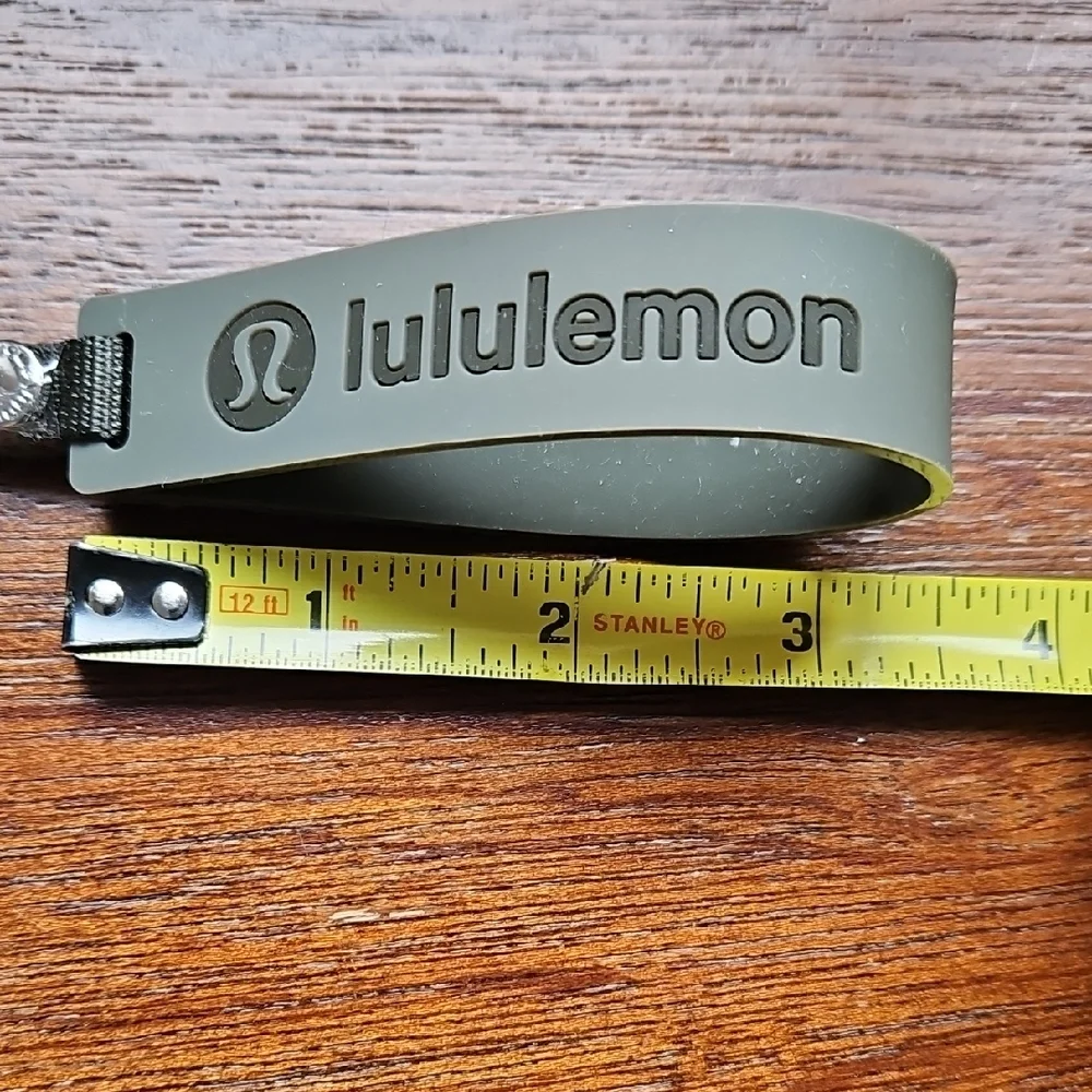 LULULEMON SILICONE KEYCHAIN - Picture 12 of 15